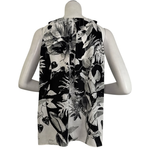 Sioni Black and White Sleeveless Top - Picture 2 of 6
